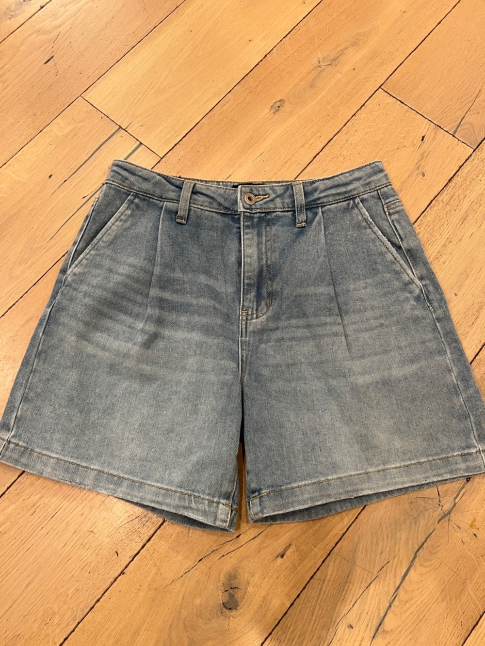 BCBGeneration Relaxed Trouser Short in Light Blue Denim